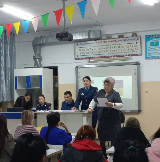 "Заң керуен" бағдарламасы шеңберінде Жетісу ауданының ювеналды полиция прокуратурасының өкілдерінің қатысуымен кезекті ата-аналар жиналысы өтті.