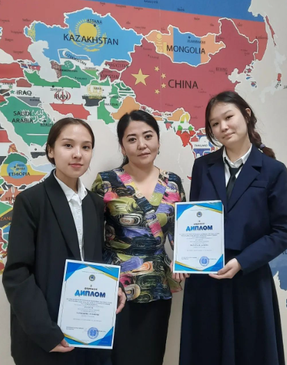 Жалпы білім беретін пәндер бойынша оқушылардың республикалық зерттеу жобалар конкурсының қалалық кезеңінің тіл білімі секциясы бойынша жүлдегерлері #103 мектеп-гимназиясының 10 сынып оқушылары Таукенова Томирис және Болатхан Дамираны марапаттарымен қ