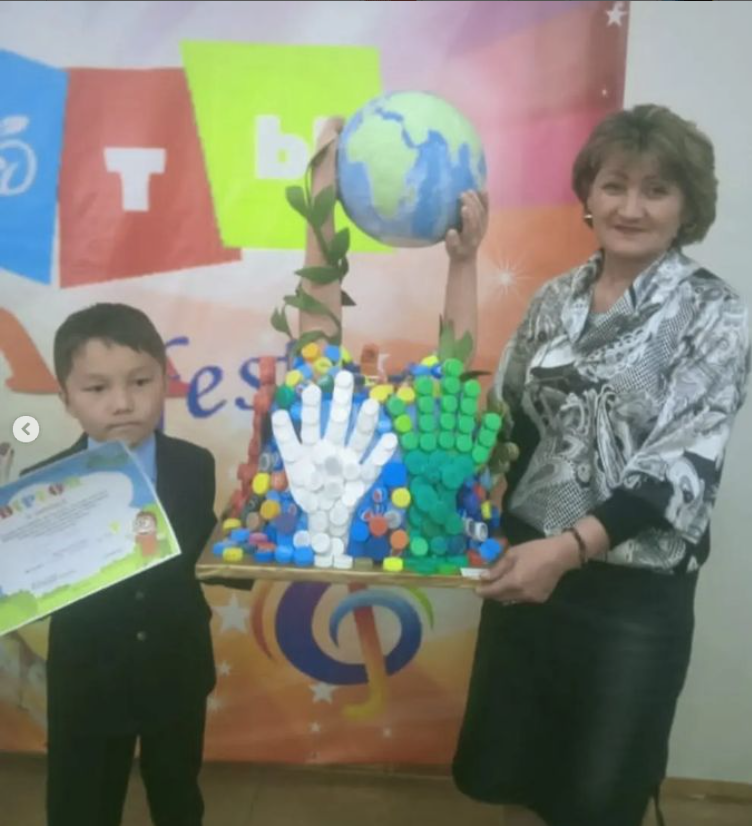 Алматы қаласы Жетісу аудандық «БАЛАFEST" фестивалінде №103 мектеп-гимназиясының 3 “Б” сынып оқушысы Кемелбай Азамат “Жасыл қала “ (Қайырымды қақпақтар) байқауында II орынды жеңіп алды. Жетекшісі: Усманова Гульбахрам Садыковна