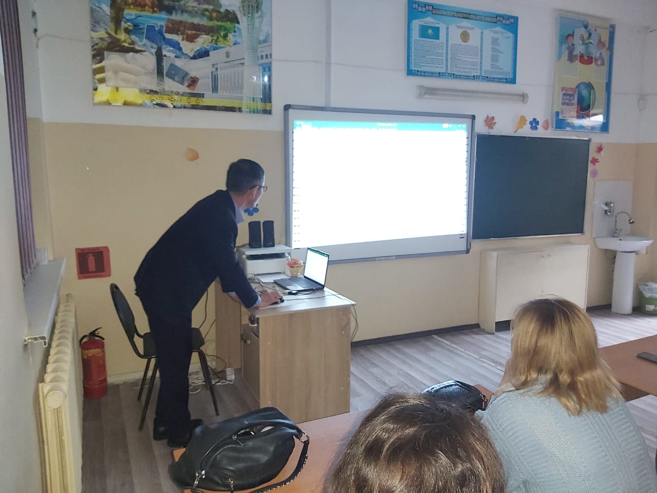 "ҰБТ-ға дайындық" 11-сынып оқушыларының ата-аналарымен директордың оқу ісі жөніндегі орынбасары Норбутаев М.А. жиналыс өткізді