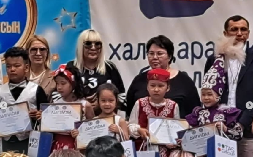 "1-мауысым-Халықаралық балаларды қорғау күні" мерекесіне орай Алматы қаласы Жетісу ауданы әкімі аппаратымен ұйымдастырылған "Сен Жұлдызсың!" конкурсы Мурадилова Лейла