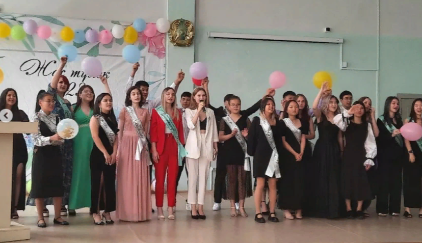 Мектебімізде бітіруші түлектерге аттестат тапсыру салтанатты жиыны өтті.