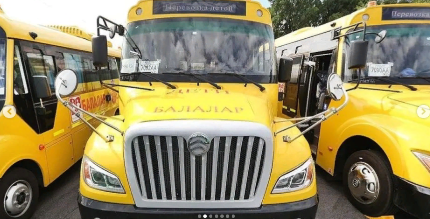 Алматыда алғаш рет мектеп жасындағы балаларды тегін тасымалдау үшін мектеп автобустарын ұсыну бойынша ауқымды жоба енгізілді.