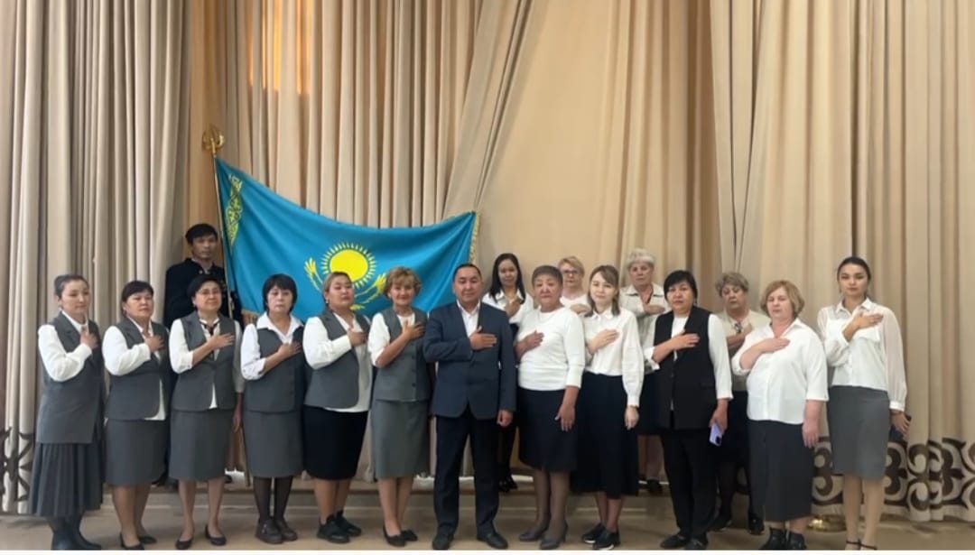 Жетісу ауданы, N103 мектеп-гимназиясында Қазақстан Республикасының мемлекеттік Гимні орындалды.