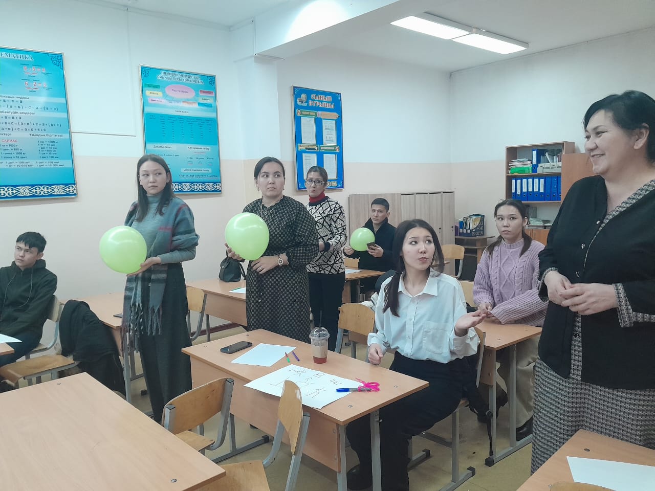 22 қаңтар күні 11 "Ә" сыныбында "  "Сен жанбасаң лапылдап... Балаға мамандық таңдауға қалай көмектесуге болады?" тақырыбында ата - аналар жиналысы өткізілді.