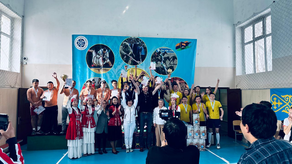 «Ұлт денсаулығы – қоғам байлығы» тақырыбында №2 жалпы білім беретін мектеп пен №103 мектеп-гимназиясы арасында  «Волейбол» жарысы өтті.