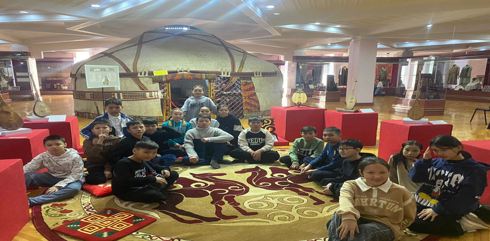 Ұлттық құндылықтарды насихаттау мақсатында  6 “А” сынып оқушылары сынып жетекшісімен бірге Алматыдағы орталық мұражайға барды.