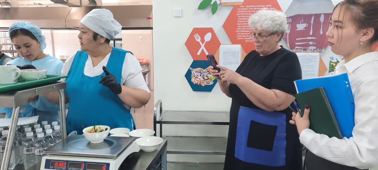 22.09.2025 жыл Бракераж комиссиясы жоспарға сай асханада кезекті тексеру жұмысын жүргізді.