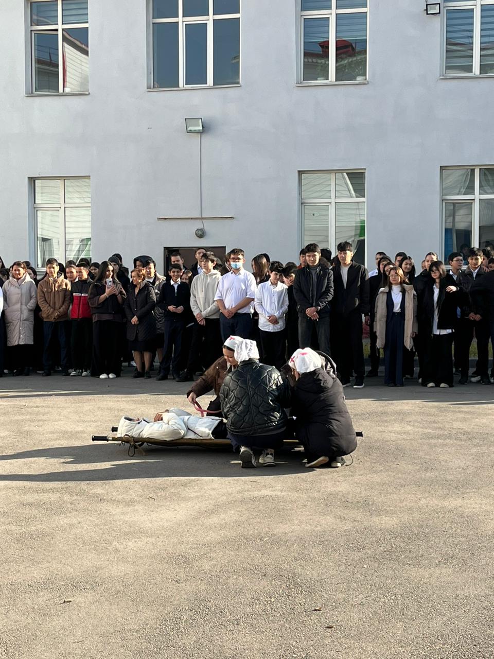 24 қараша  2025 жылы №103 мектеп-гимназиясында  жоспарлы сейсможаттығу өтті.